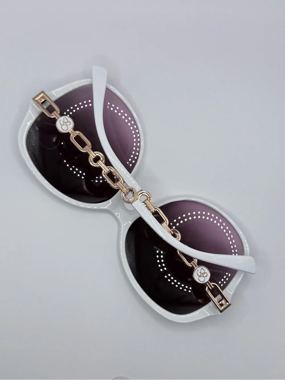 Jessica Simpson White Oversized Sunglasses with Gradient Purple Lenses